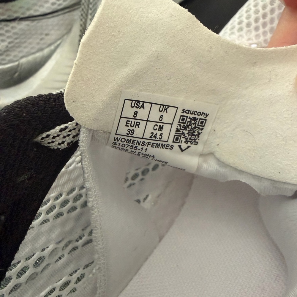 Carbon plate running shoes, only worn for 2 miles! - Picture 5 of 6